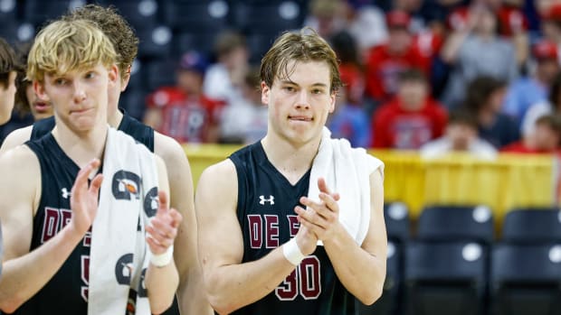 De Smet junior forward Dillon Duff